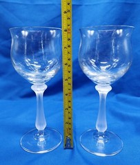 (2) Mikasa Frosted Stem Wine Glasses Laura Crystal 11 oz Goblets EUC Tulip Bowl