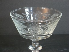 VTG CRYSTAL HAND CUT CHAMPAGNE/SHERBET GLASS/S LEAF/FLORAL DESIGN 4” RARE, MINT!