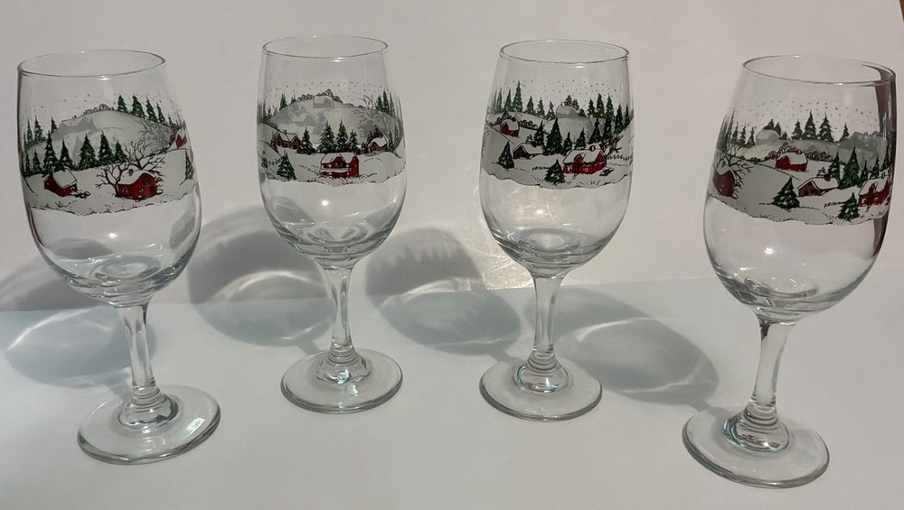 Libbey WINTER VILLAGE Se of 4 Glass WINE GOBLETS Snow Winter Holiday Scene 7.75″