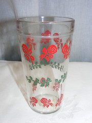 Vintage 14 Oz Glass Tumbler Red Roses and Green Leaf Pattern 11-F
