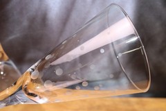 2 Clear Wine Glasses Etched Dots 9 3/8 » V-Shaped Bowl «We» Logo Hand Blown