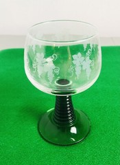 1 Luminarc FRANCE Glass Wine Goblets Emerald Green Stem Ribbed Grape Clusters