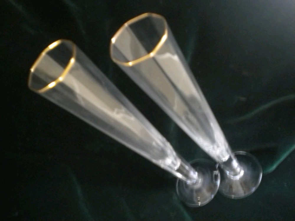2 CHAMPAGNE WINE TALL THIN TOASTING GLASS GOBLETS GOLDEN RIM TRIM Box06