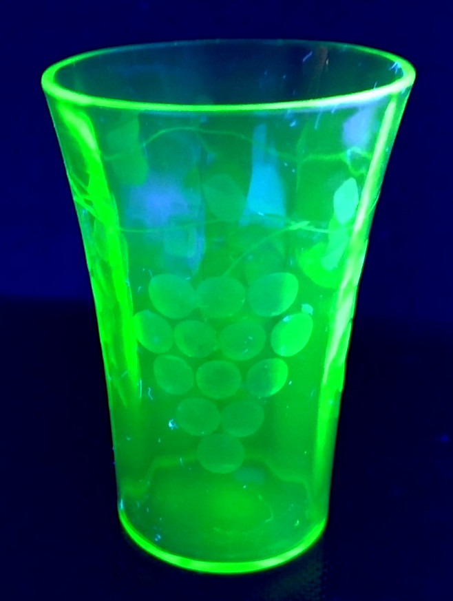 Vintage Tiffin Green Glass Grape Etched Tumbler Glows Uranium 3 1/8″ Black Light