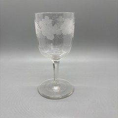 Early Gunderson Pairpoint Grapes 5″ Wine Glass Engraved Vines Paneled Stem C