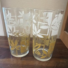 Set Of 2 Mid Century Modern MCM Drinking Glasses White Gold Floral Leaf