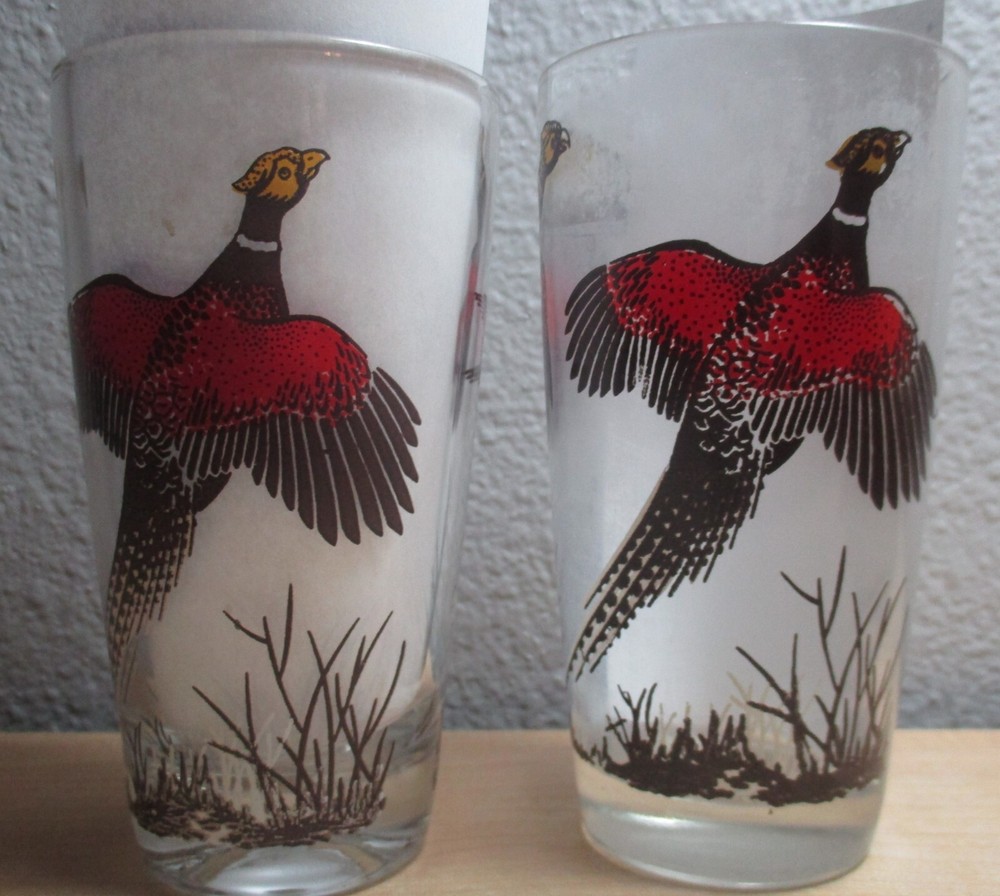 set of 2 vintage drinking glasses ducks bird dogs hunting bar juice or iced tea