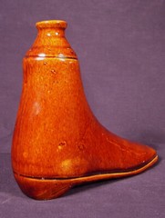 VERY RARE ANTIQUE AMERICAN 1850s LADY’S SHOE FLASK ROCKINGHAM YELLOW WARE MINT