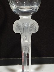 NEW PAIR OF NACHTMANN LICHTCRYSTAL CRYSTAL FROSTED RAM HEAD 10″ WINE GLASSES