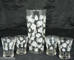 VINTAGE WINE OR WATER CARAFE/ MIXER & 4 GLASSES SET CLEAR W/ WHITE MAPLE LEAVES