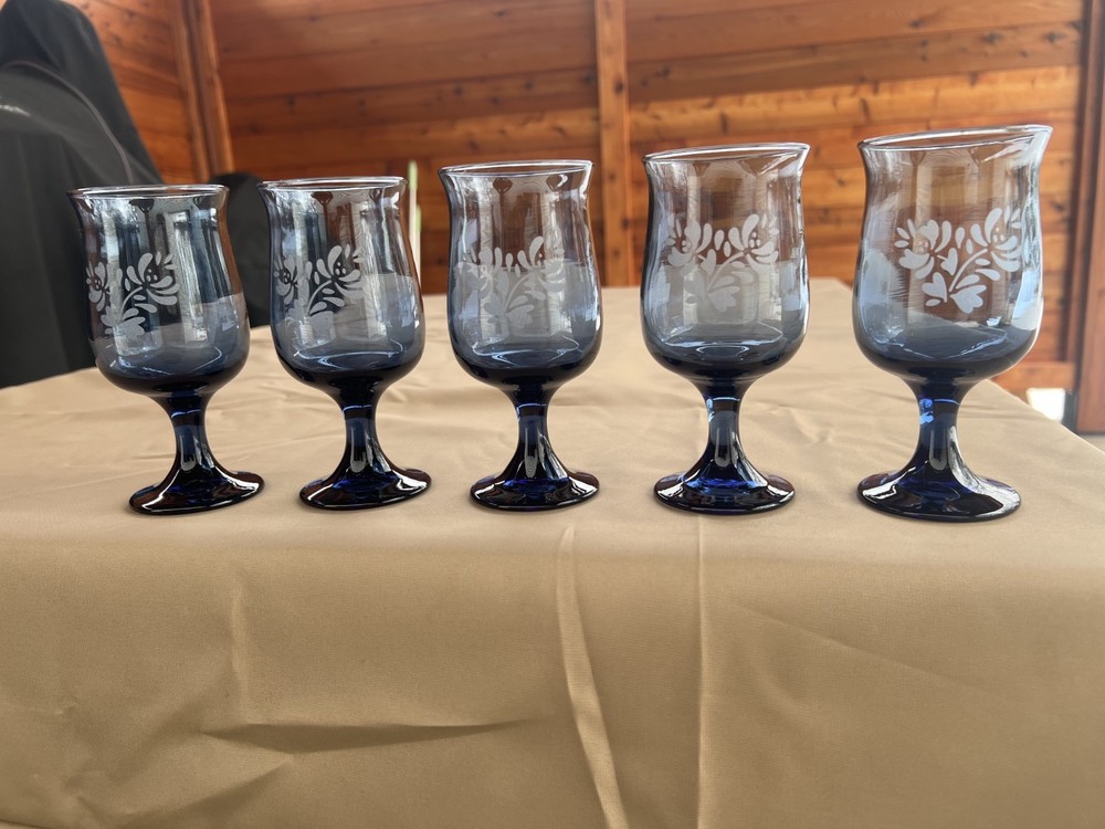 5 Pfaltzgraff Yorktowne Dark Blue Navy Stemmed Glasses 8 oz Water Wine Goblets