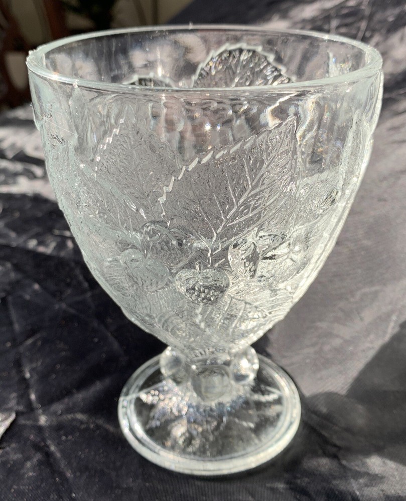 OPTIC PASABAHCE TURKEY CIRCLE OF ART GLASS 3D RAISED FRUIT COCKTAIL GLASS