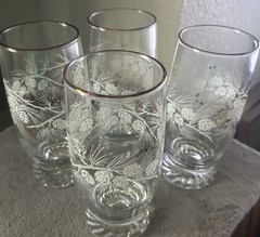 4 Vintage Libbey Arby’s Christmas Winter White Frosted Pine Trees Glasses Gold