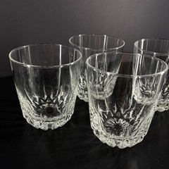 Set Of 4 Faceted Crystal-Like Whiskey Glasses With Starburst Base Design