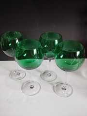 Vintage Set of 4 Green Glass Round Wine Glasses Hand Wash Only Unisex Adults