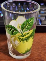 Set of 2 Vintage 70s/ 80s Pear Design Glasses