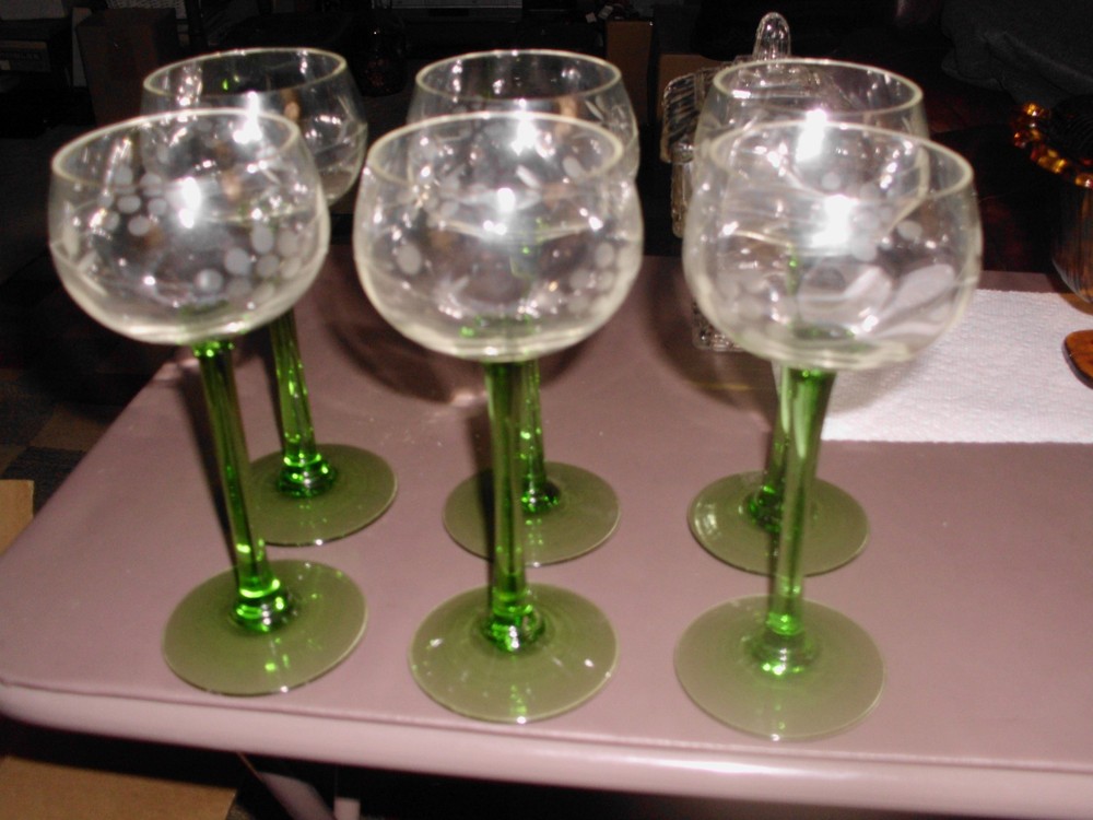 Vintage Luminarc France Emerald Green Stem Etched Wine Glasses Set of 5 – 1970’s