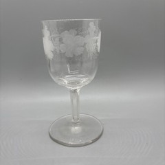 Early Gunderson Pairpoint Grapes 5″ Wine Glass Engraved Vines Paneled Stem B