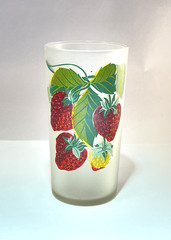 Glass Tumbler Vintage Strawberry on Vine Libbey White Frosted Drinkware 5.25″