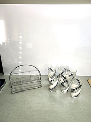 Silver Colored Metal Caddy Rack Holder – Set of 6 Black/White Drinking Glasses