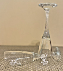 2 Crystal Toasting Flutes Wedding Bells 8.25″ Champagne Glasses Set Twisted EUC