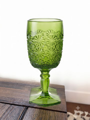 **Vintage MCM Daisy & Button Pattern Hex Base Glass Goblets – Set of 6 (Mixed)