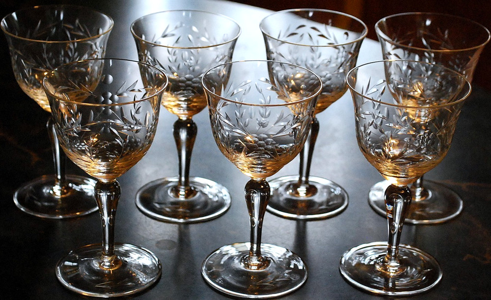 Vtg Set 7 HAND BEVEL CUT Wine Glasses CROSSED WREATH FLORAL/ Bulb Stem 4.75″