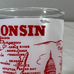 Vtg MCM Wisconsin – Frosted Opaque Souvenir Glass «The Badger State»