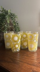 Vintage Yellow White Floral Decorated Tumbler Glasses Four-Piece Set