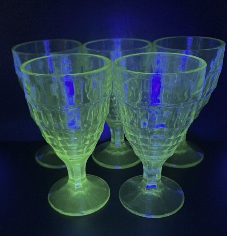 Hazel Atlas Glass COLONIAL BLOCK Uranium Green Water Goblet foot Excellent 5 3/4