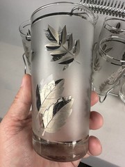 Vintage Mid- Century Modern Leaf Pattern Drinking Highball Glasses Chrome Caddy