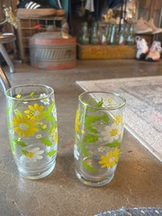 2 Libby crazy daisy glasses “spring blossom” 1970