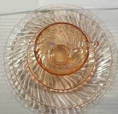 VTG ARCOROC FRANCE Rosaline 4 Pink Swirl Cup, Saucer, 7 1/2″,8 1/2″ Plates. MCM