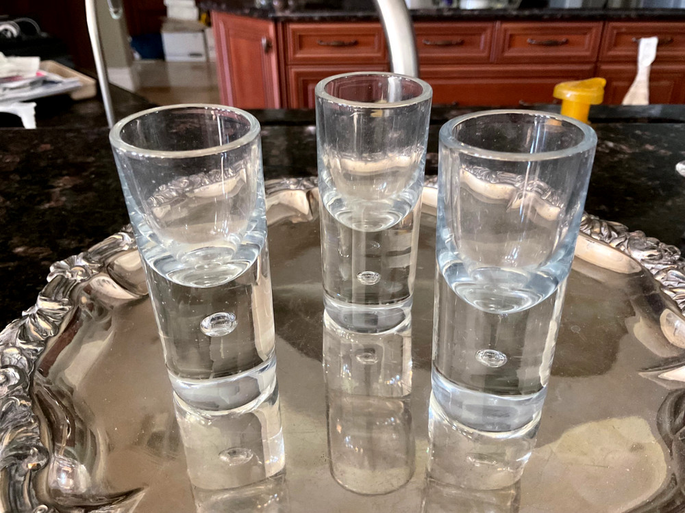 Kosta Boda PIPPI -CLEAR Aquavit Wine/Shot Glass 3 1/4″ Tall set Of 3