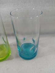 2 Libbey IMPRESSIONS COLORS Thumb Print Glasses Green, Blue