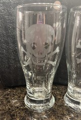 Pilsner Beer Glasses With Etched Skull & Crossbones Set Of 4 16 Oz