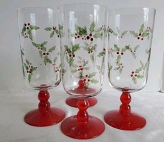 Studio Nova Holly Berry Red 4 Iced Tea Glasses 20 oz Christmas Red Stem Vtg