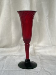 9 1/2″ Tall Champagne Flute w/Ruby Red Stem & Flute w/ Dark Green Base & Top Rim