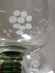 2 VTG LUMINARC ETCHED WINE GLASSES GREEN BEEHIVE STEM GRAPE VINE 100 ML