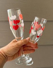 set of two Valentine’s Day champagne flute glasses with hearts