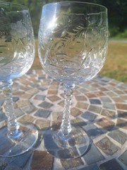 4 ROCK SHARPE KYBER Intaglio Cut Crystal 7 3/4″ Tall Wine Glasses
