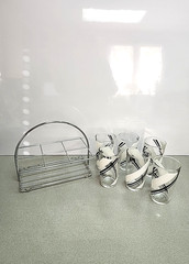 Silver Colored Metal Caddy Rack Holder – Set of 6 Black/White Drinking Glasses
