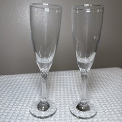 Set of 2 European Champagne Flutes Twisted Stem Clear Glass Modern Elegant 8”