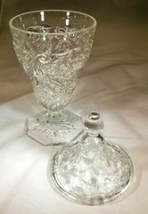 McKEE GLASS CO. ROCK CRYSTAL CLEAR 1-POUND SIZE 10-1/2″ TALL FOOTED CANDY JAR!