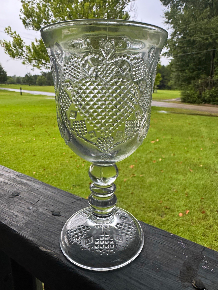 Avon Fostoria Hearts and Diamonds Goblet A clear glass water goblet featuring a