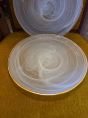 Vietri Crystal Alabaster White with Gold Trim Pattern Luncheon Plate 8 1/8″