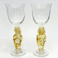 2 Tony Davlin Art Glass Crystal Gold Cherub Nude Wine Glasses Water Goblet 9.5″