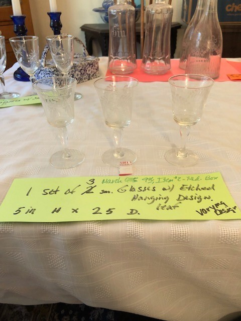 One Set of 3 Liquoir Glasses with etched Glass Design of Hanging Leaf Design
