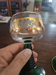 Vintage Set of 2 Wine Glasses Glass Green Beehive Stems Gold Leaves Grapes