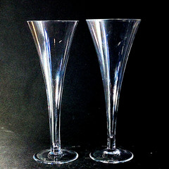 TIFFANY & CO TRUMPET CHAMPAGNE FLUTES, Blown Lead Crystal, 10 oz, 9 1/8″, 2PCS
